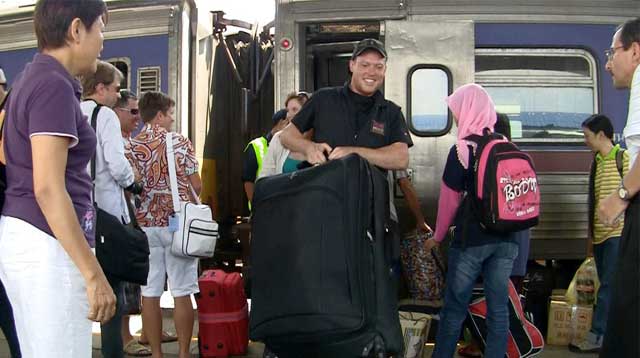 Thailand to Malaysia: Scenes from a train